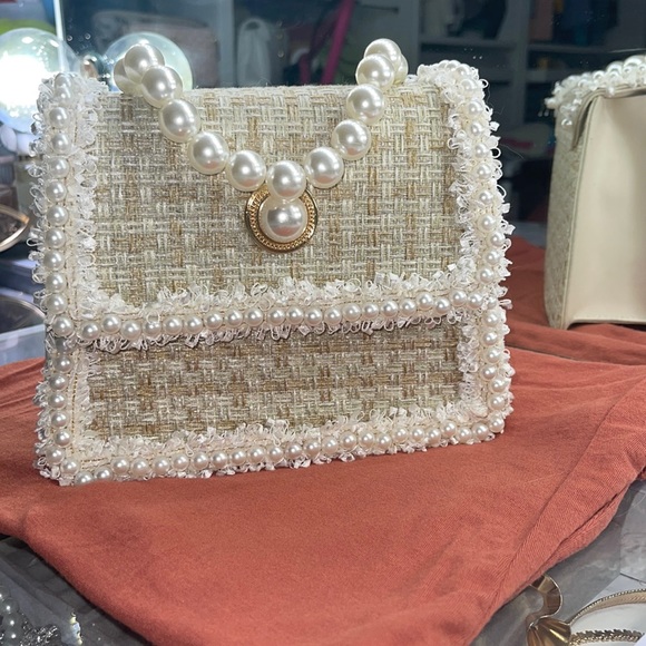 Cream and tan small purse - Picture 1 of 4